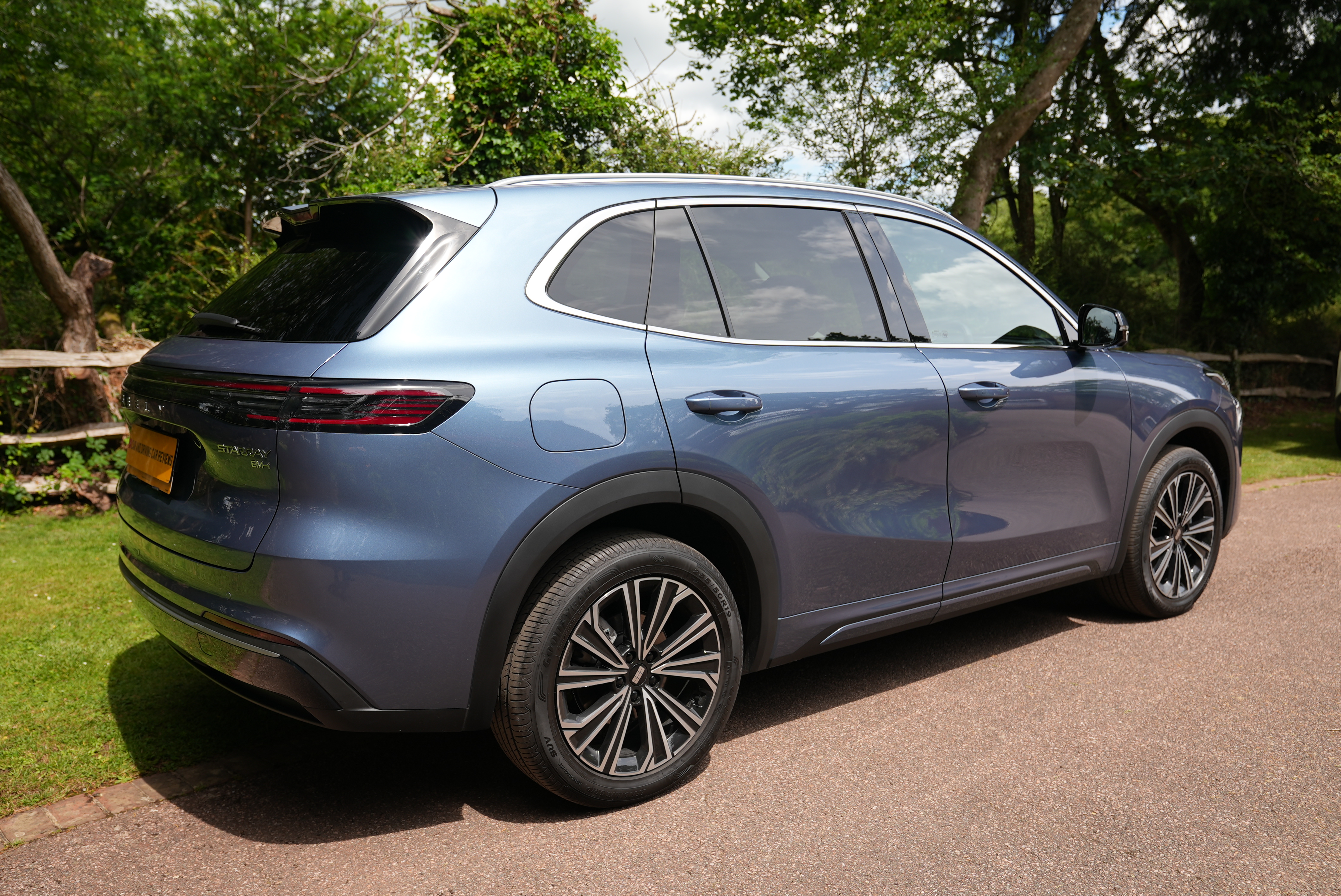 GEELY STARRAY ESTATE 1.5 EM-i Pro 5dr Auto